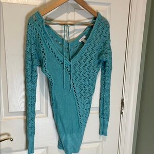 Vintage Cache Blue V-Neck Sweater with Fitted Silhouette
